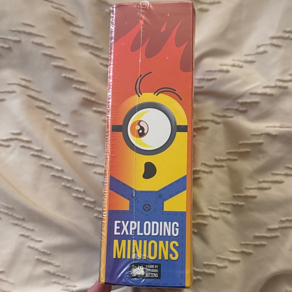 Exploding Minions Card Game - Picture 5 of 7